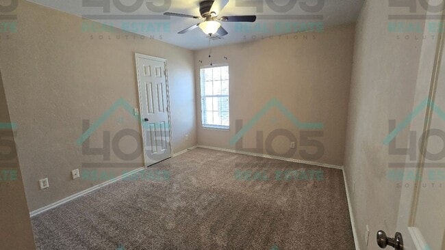 Building Photo - Lovley 4 Bedroom Plus an Office