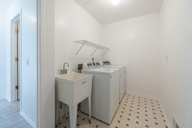 Building Photo - 1563 Scio Ridge Rd