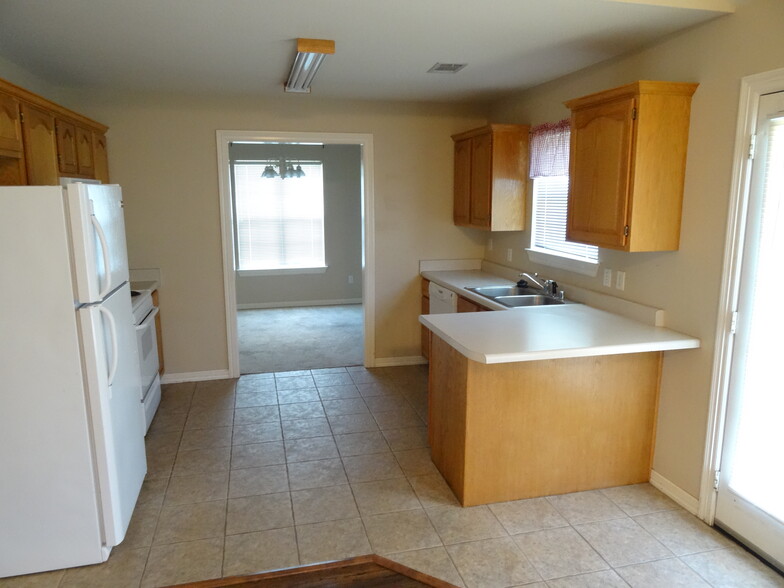 Dining room off of Kitchen - 809 Topaz Street