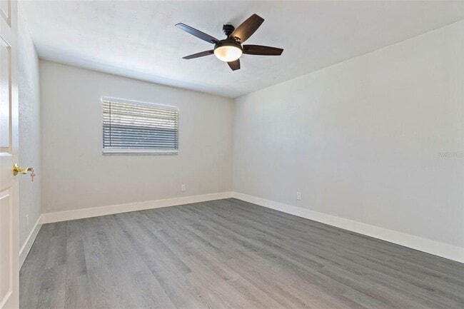 Building Photo - 834 Riverside Dr