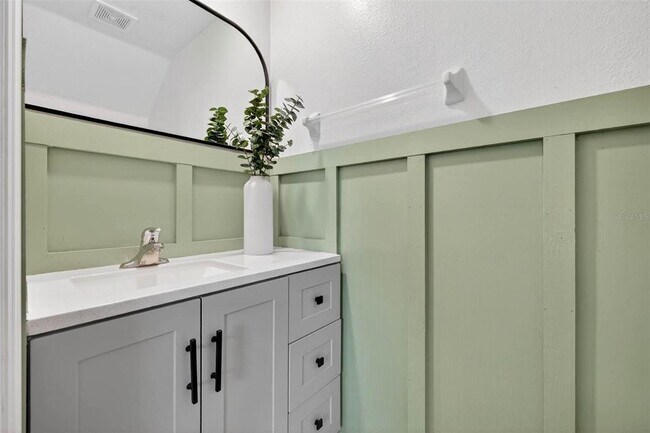 Building Photo - 10432 Shady Preserve Dr