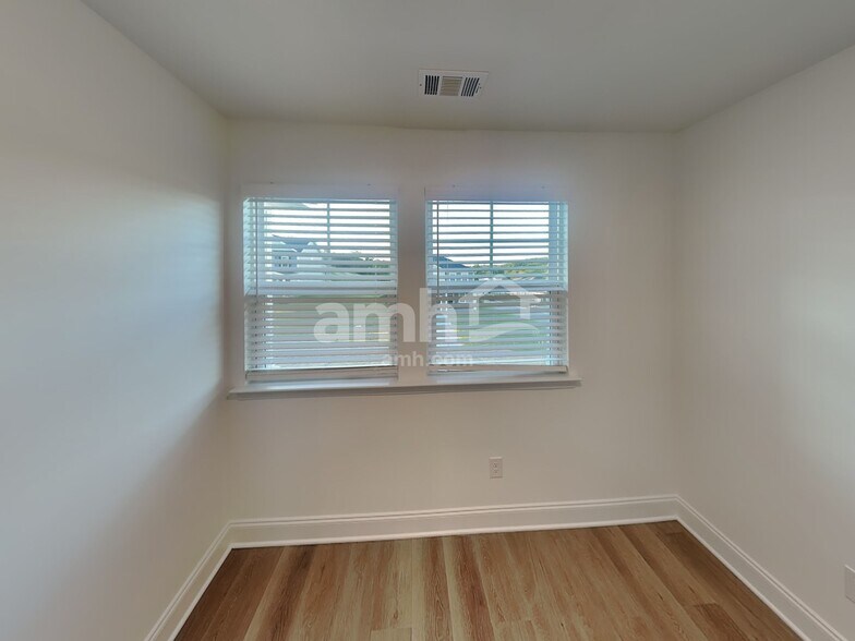 Building Photo - 210 Gershon Wy