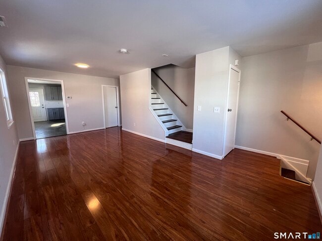 Building Photo - 93 Shell St