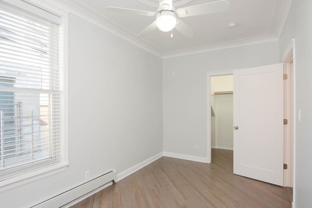 Building Photo - 3144 N Oakley Ave