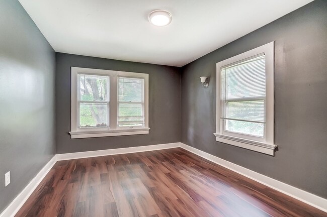 Building Photo - Spacious Three Bedroom in Dayton!