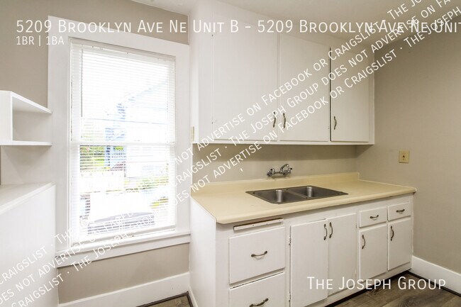 Building Photo - 5209 Brooklyn Ave NE
