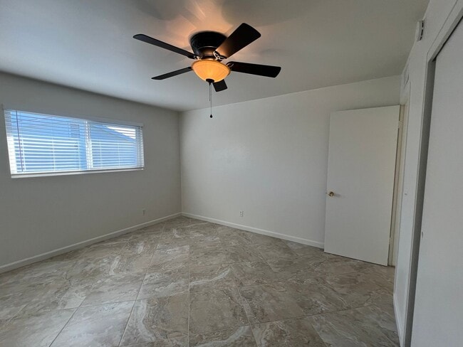 Building Photo - 2700 Hemlock Ave