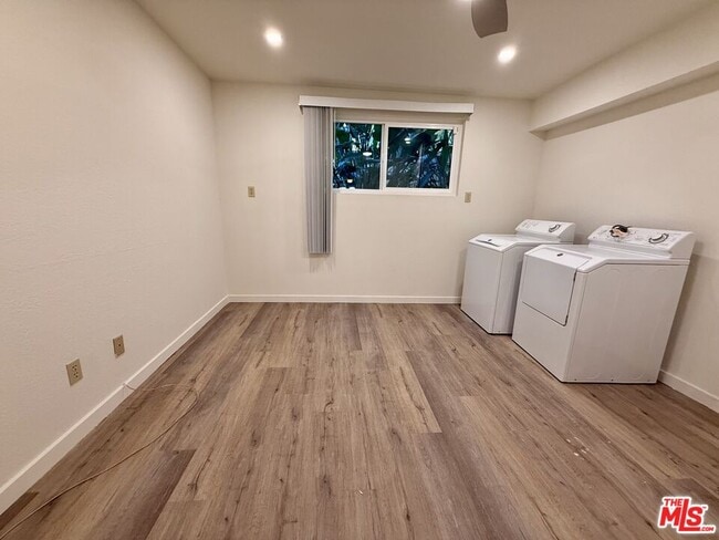 Building Photo - 10215 Variel Ave