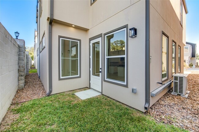 Building Photo - 2903 El Fenice Ln