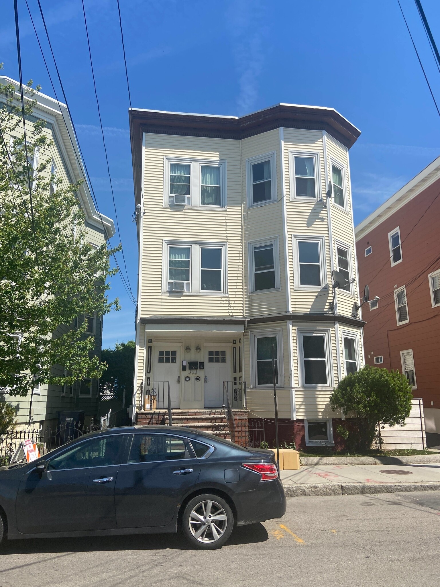 Building Photo - 374 Prospect St