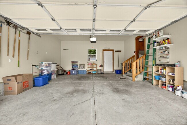 Building Photo - 1719 Lithia Way