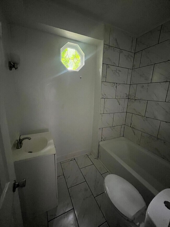 Building Photo - Gorgeous 3 bedroom updated house!