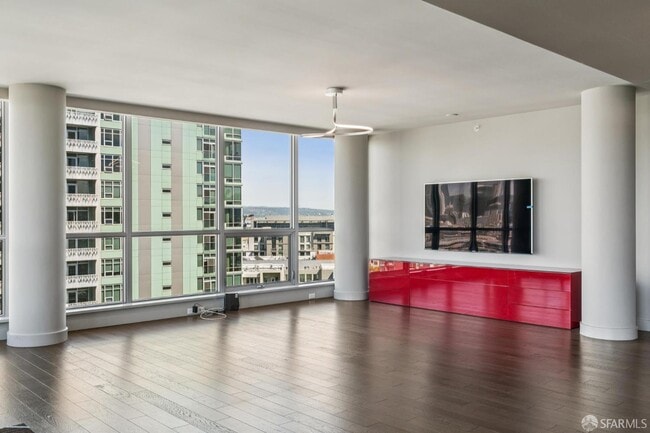 Building Photo - 708 Long Bridge St