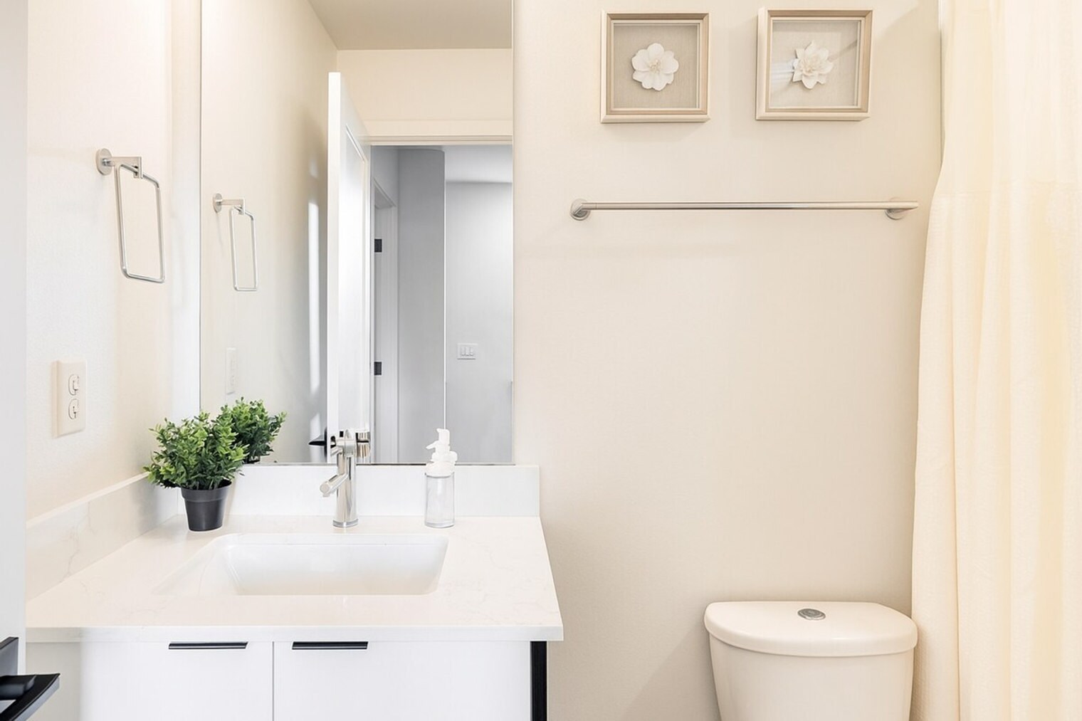 Building Photo - 2319 Franklin Ave E