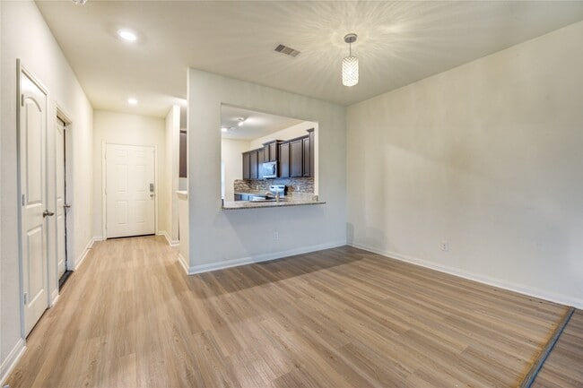 Building Photo - 3001 Iron Woods Dr