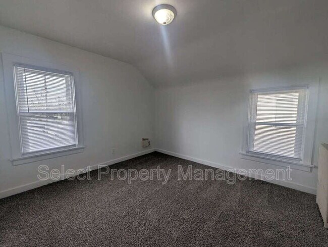 Building Photo - 1235 Stophlet St