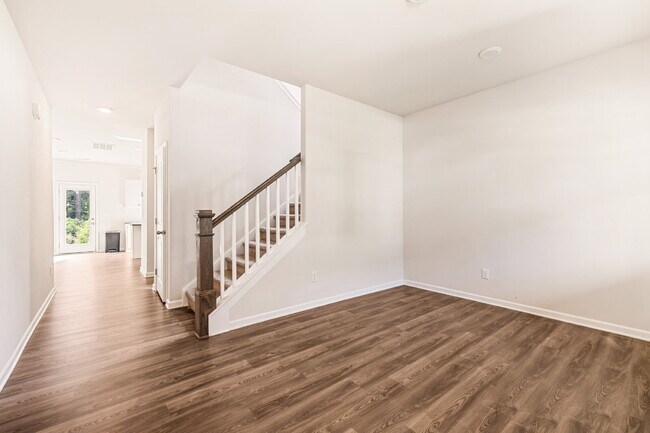 Building Photo - Spacious 4-Bedroom Gem with 2.5 Baths –2216 Sussex Road in York, SC with Clover Schools!