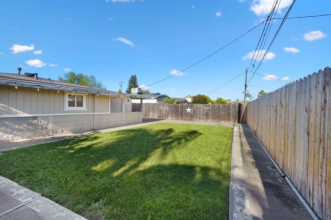 Building Photo - Beautiful Vacaville Home Near Parks, Schools & Shopping