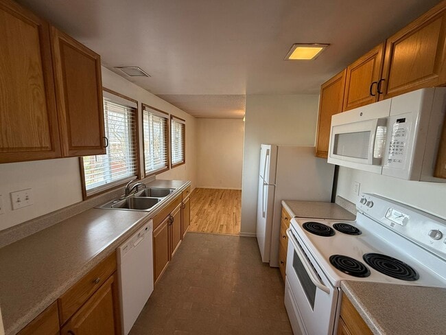 Building Photo - 376-25 (1605 &amp; 1607)