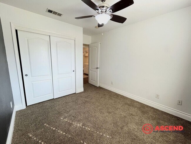 Building Photo - Beautiful NW Bakersfield Home | Cul-de-Sac Living + Solar