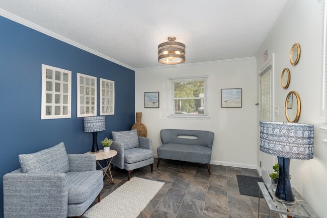 Building Photo - 205 Sunset Dr