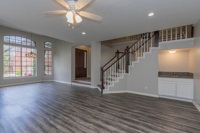 Building Photo - Huge breathtaking home!! Gated comunity wi...