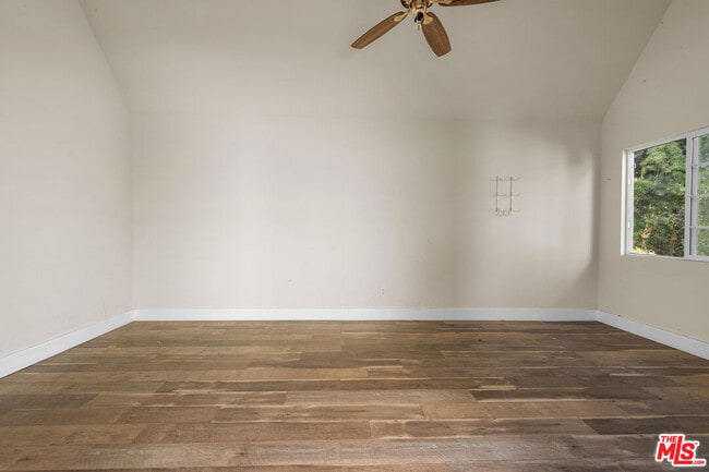 Building Photo - 2615 Canyon Dr