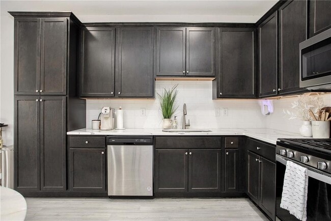 Building Photo - 1961 James Red Moore Blvd