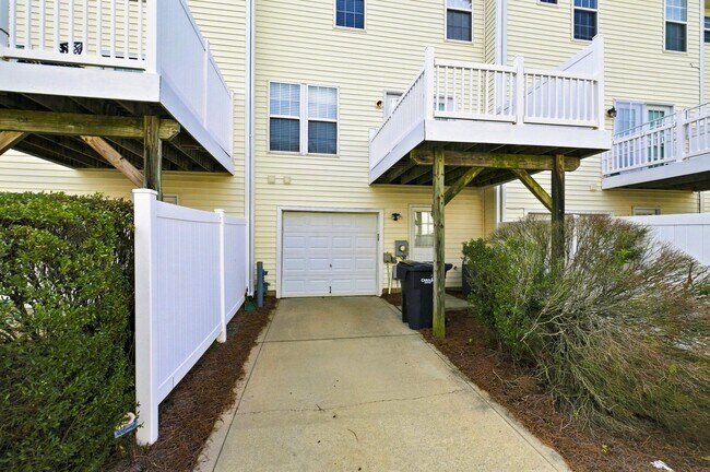 Building Photo - 11520 Destin Ln