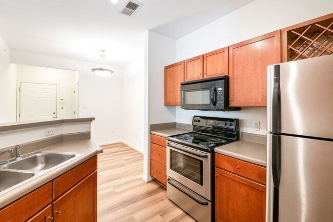 Building Photo - 1BR, 1Ba Condo in Walker Square