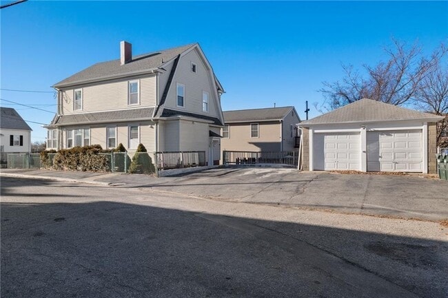 Building Photo - 18 Loreto St