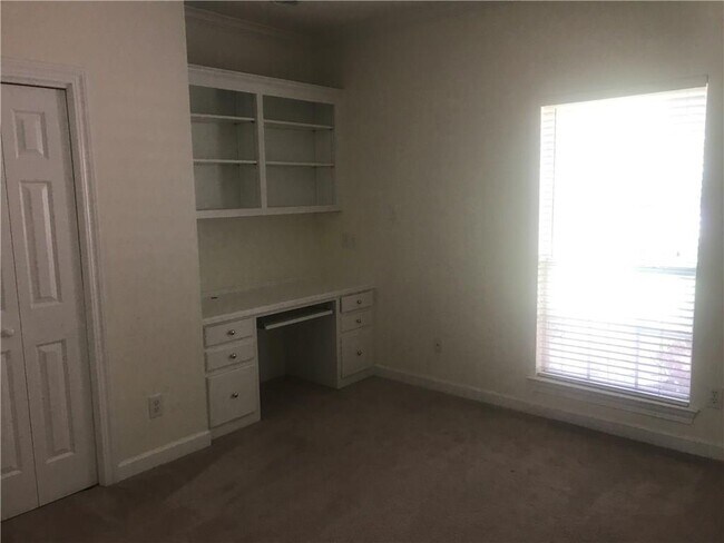Building Photo - 2324 Abbington Dr