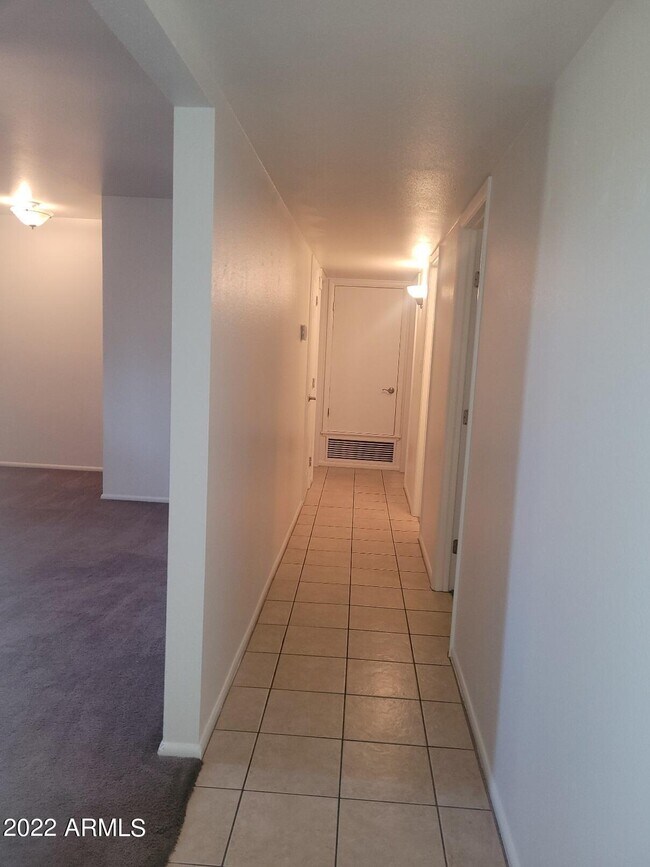 Building Photo - 6401 E Parkview Dr