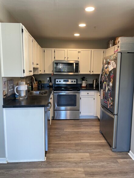 Building Photo - 1954 Lindsay Ln