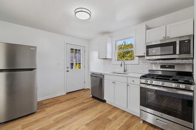 Building Photo - 607 Murray St