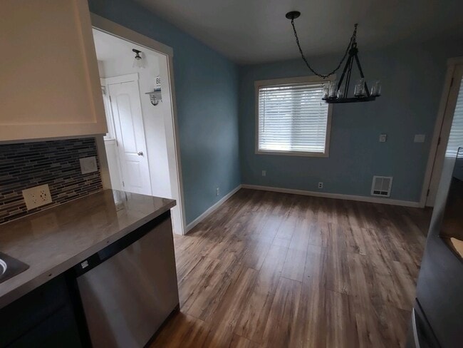 Building Photo - Located 1 block from Ocean Shores. 3bd 2ba & attached garage