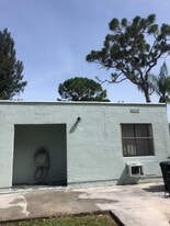 Building Photo - 3142 SE Hawthorne St