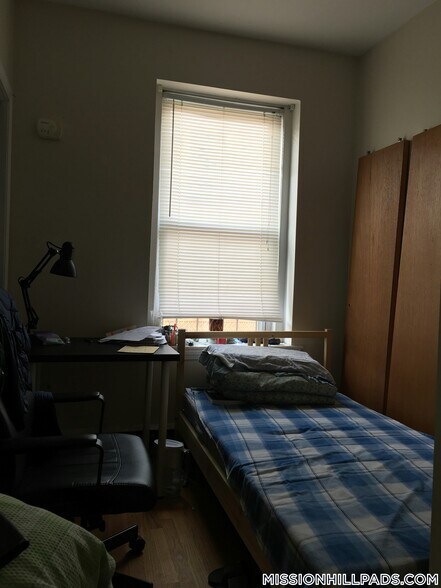 Building Photo - 10 Wait St