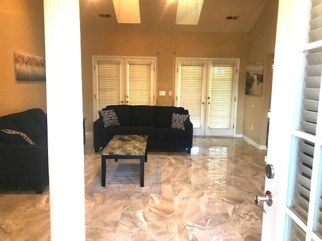 Building Photo - 4 Bedroom, 2.5 Bath, Pet Friendly Home with Fenced Yard & Sunroom! Available Soon!