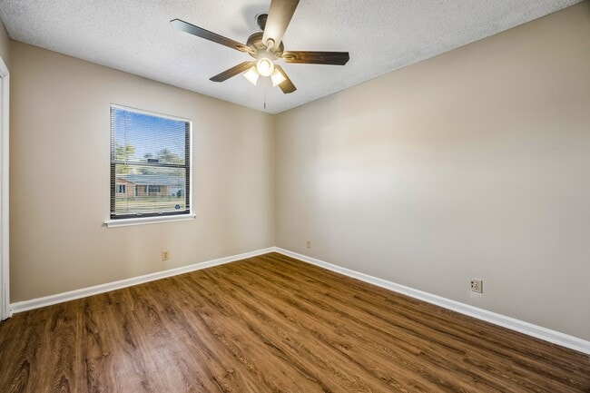 Building Photo - 132 Woodvalley Ct