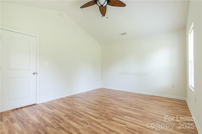 Building Photo - 108 Lookout Point Pl