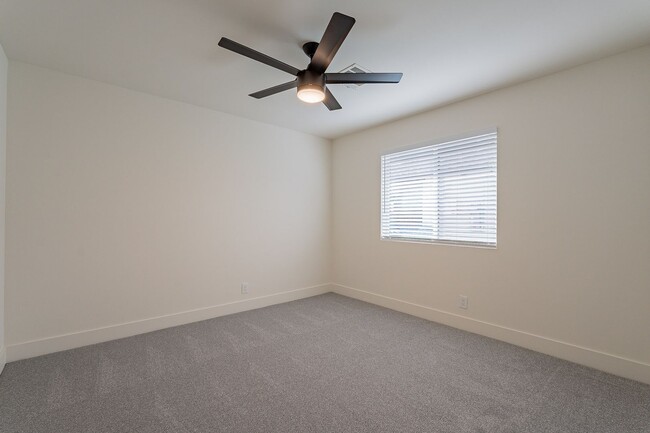 Building Photo - Stunning Clean Updated Home in Tempe!