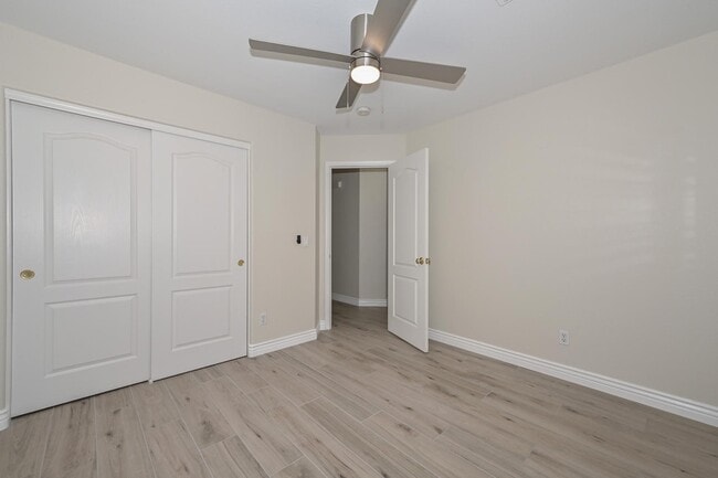 Building Photo - 8119 W Tonto Ln