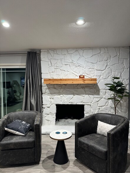 Building Photo - 1474 N Erin Ave