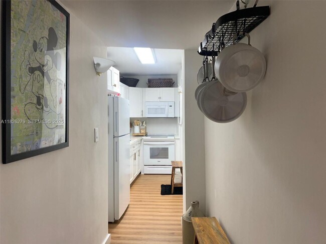 Building Photo - 100 Lincoln Rd