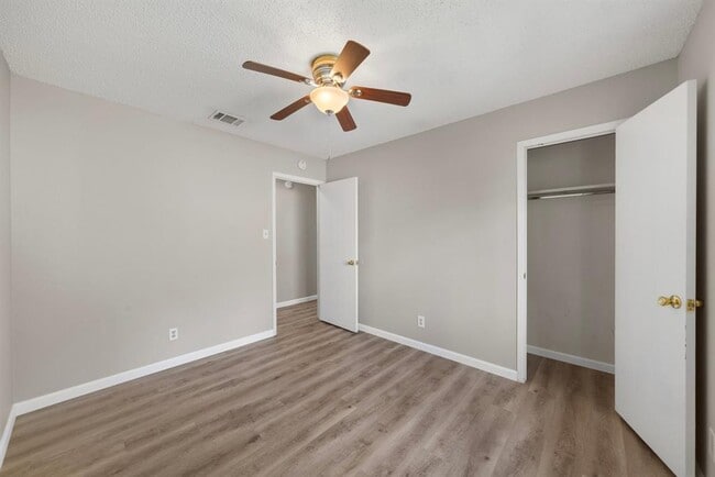 Building Photo - 2404 Broken Oak Dr