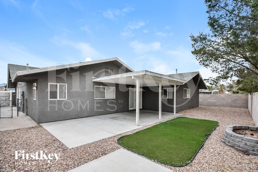 Building Photo - 321 Redstone St