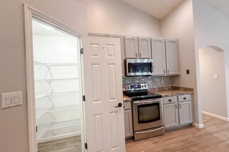 Building Photo - 16802 Enderbush Ln