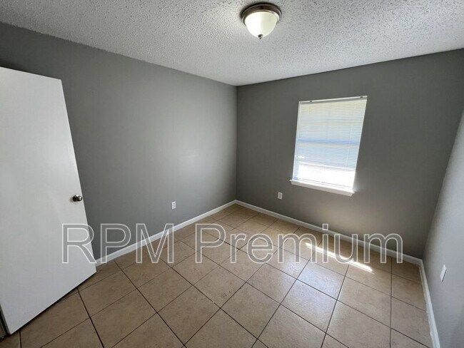 Building Photo - 5149 Baker Blvd