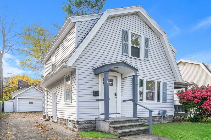 Building Photo - 133 Rand St